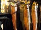 Die Bornholmer hängen silberne Heringe über glimmendes Erlenholz… Bornholm Kulinarisch