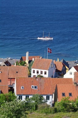 Gudhjem Bornholm Tourboot Thor vor dem Ort