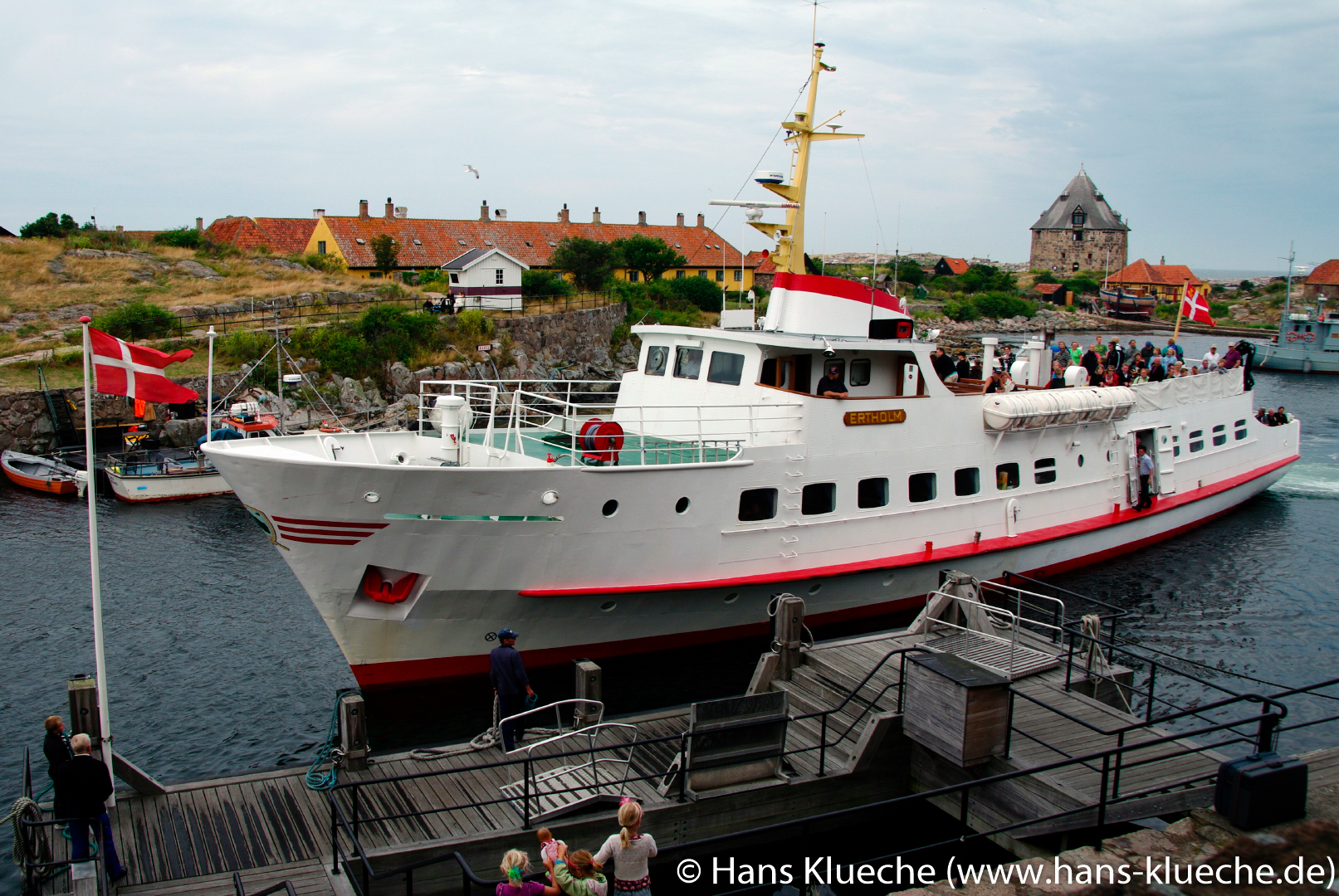 Im Sommer kommt täglich mehrmals das Ausflugsschiff Ertholm vom Bornholmer Festland zur Inselgruppe Ertholmene.
