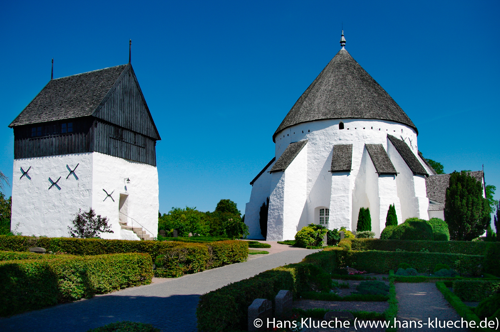 Østerlars Kirke und ihr Glockenturm